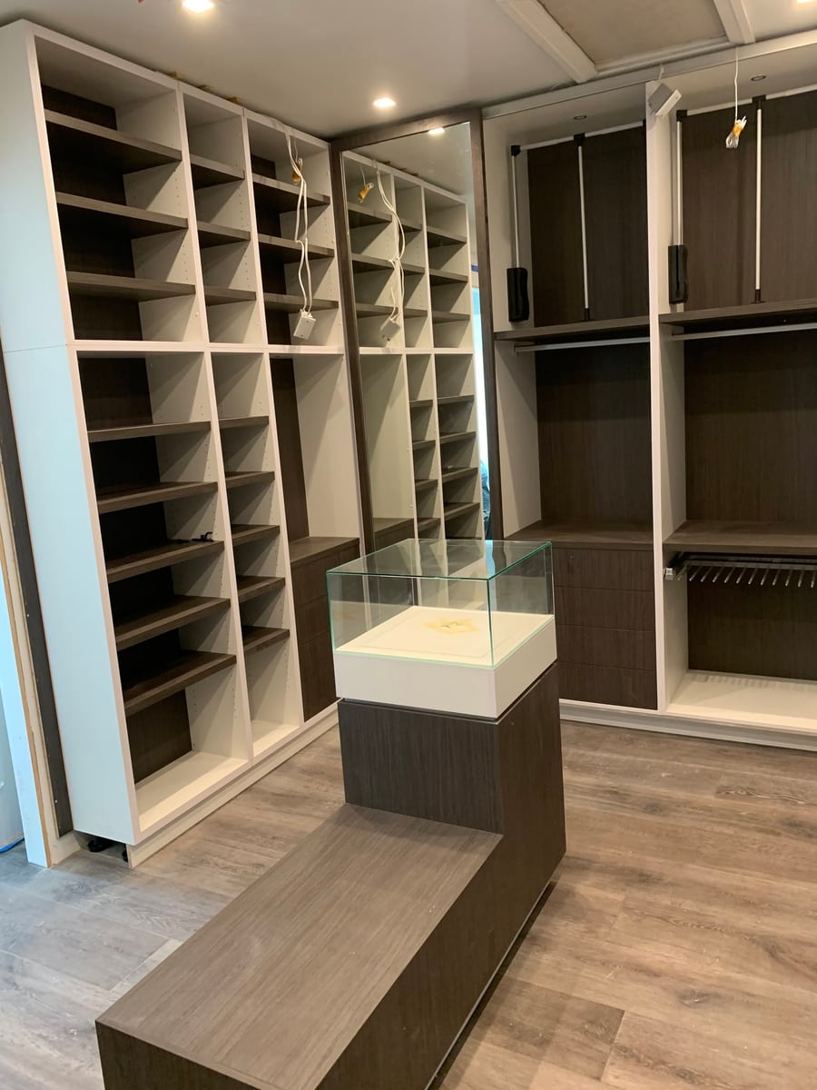 Walk-in closet with open hanging, shelving and a centre island